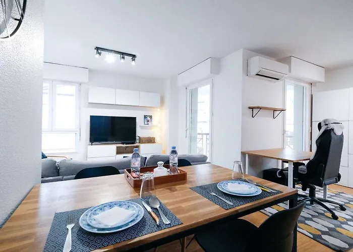 Le Vinyle ~ Parking ~ Balcon ~ Centre-ville *